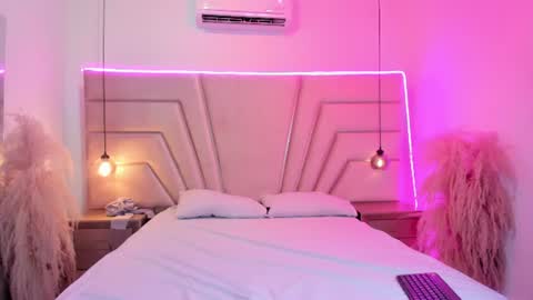 luna_and_axell online show from 07-16-26, 12:00