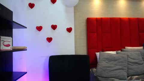 Luna And Titan  online show from 03-02-26, 04:25