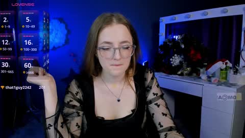 luna_berryy online show from 01-10-25, 08:59