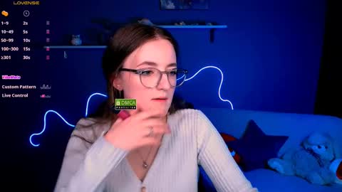 luna_berryy online show from 02-12-25, 08:40