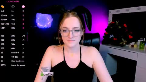 luna_berryy online show from 02-21-25, 11:43