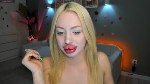 luna_beverly online show from 02-22-26, 08:18