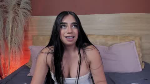 luna_cute14 online show from 04-18-26, 09:26