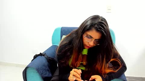 luna  online show from 02-21-25, 02:27