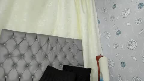 Snapshot of luna_evaa chatting on 12-28-24, 06:18 Luna Eva online show from 12-28-24, 06:18