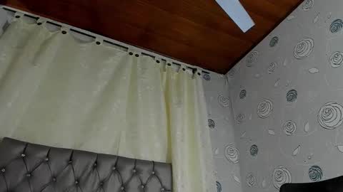 Snapshot of luna_evaa chatting on 01-08-25, 06:09 Luna Eva online show from 01-08-25, 06:09