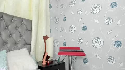 Snapshot of luna_evaa chatting on 02-12-25, 09:11 Luna Eva online show from 02-12-25, 09:11