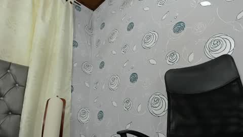 Snapshot of luna_evaa chatting on 02-22-25, 05:57 Luna Eva online show from 02-22-25, 05:57