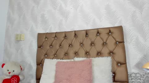 Snapshot of luna_evaa chatting on 09-13-25, 01:44 Luna Eva online show from 09-13-25, 01:44