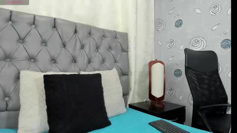 Snapshot of luna_evaa chatting on 10-18-25, 01:45 Luna Eva online show from 10-18-25, 01:45