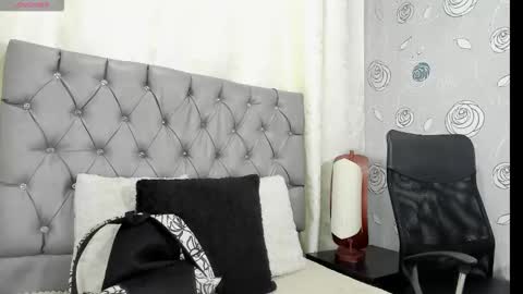 Snapshot of luna_evaa chatting on 10-25-25, 12:56 Luna Eva online show from 10-25-25, 12:56