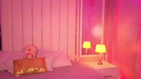 Snapshot of luna_hot_ass chatting on 06-22-26, 10:18 luna_hot_ass online show from 06-22-26, 10:18