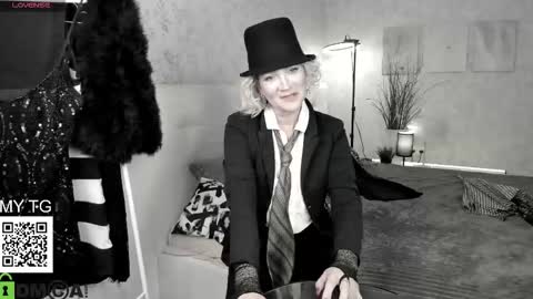 Snapshot of luna_lew1s chatting on 10-21-25, 08:26 luna_lew1s online show from 10-21-25, 08:26