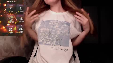 Snapshot of luna_loveisgood chatting on 12-03-24, 01:43 Luna online show from 12-03-24, 01:43