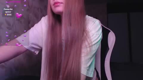 Snapshot of luna_loveisgood chatting on 01-08-25, 12:28 Luna online show from 01-08-25, 12:28