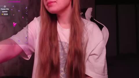 Snapshot of luna_loveisgood chatting on 01-12-25, 11:36 Luna online show from 01-12-25, 11:36