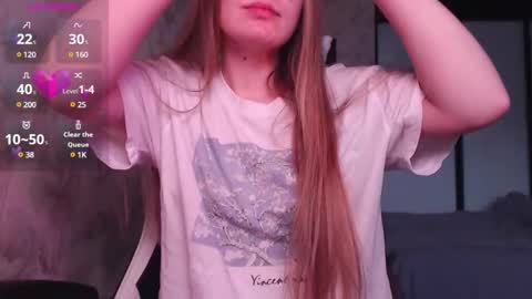 Snapshot of luna_loveisgood chatting on 01-16-25, 05:11 Luna online show from 01-16-25, 05:11