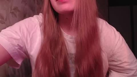 Snapshot of luna_loveisgood chatting on 02-22-25, 11:35 Luna online show from 02-22-25, 11:35