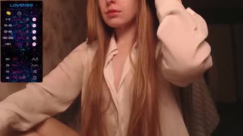 Snapshot of luna_loveisgood chatting on 09-30-25, 12:43 Luna online show from 09-30-25, 12:43