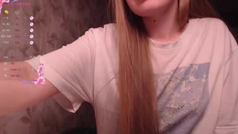 Snapshot of luna_loveisgood chatting on 10-14-25, 09:26 Luna online show from 10-14-25, 09:26