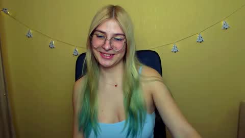 Snapshot of luna_lush_ chatting on 12-09-24, 01:24 Luna online show from 12-09-24, 01:24