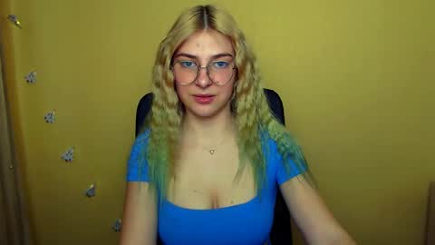 Snapshot of luna_lush_ chatting on 12-17-24, 11:28 Luna online show from 12-17-24, 11:28