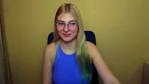 Snapshot of luna_lush_ chatting on 01-31-25, 11:35 Luna online show from 01-31-25, 11:35