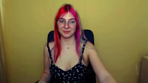 Snapshot of luna_lush_ chatting on 02-26-25, 12:14 Luna online show from 02-26-25, 12:14