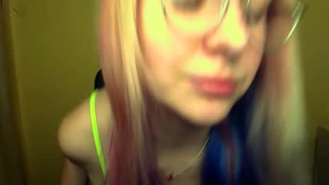 Snapshot of luna_lush_ chatting on 03-11-25, 08:20 Luna online show from 03-11-25, 08:20