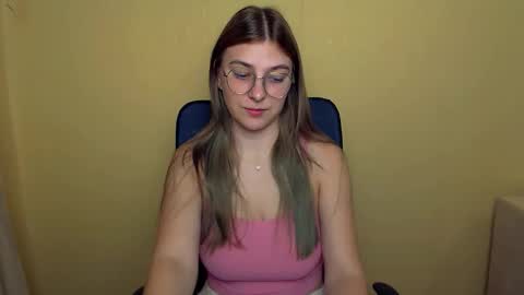 Snapshot of luna_lush_ chatting on 09-24-25, 01:25 Luna online show from 09-24-25, 01:25