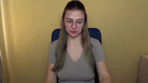 Snapshot of luna_lush_ chatting on 09-26-25, 12:53 Luna online show from 09-26-25, 12:53