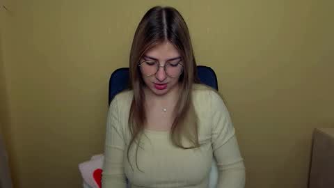 Snapshot of luna_lush_ chatting on 10-01-25, 08:42 Luna online show from 10-01-25, 08:42