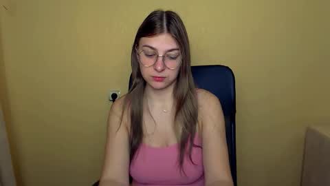 Snapshot of luna_lush_ chatting on 10-14-25, 09:32 Luna online show from 10-14-25, 09:32