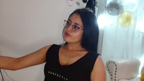 Snapshot of luna_noire1 chatting on 10-19-25, 07:58 Luna Noire online show from 10-19-25, 07:58