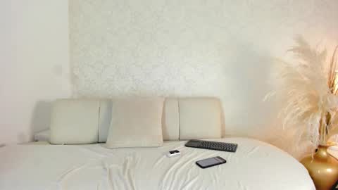 Luna online show from 02-16-26, 09:22