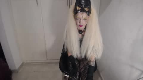 Snapshot of luna_rosita chatting on 12-13-24, 11:13 Luna online show from 12-13-24, 11:13