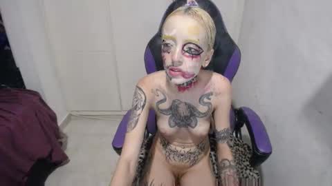 Snapshot of luna_rosita chatting on 12-20-24, 06:19 Luna online show from 12-20-24, 06:19