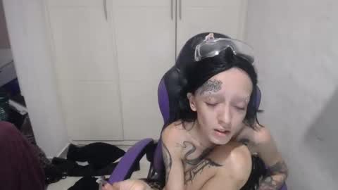 Snapshot of luna_rosita chatting on 01-02-25, 04:35 Luna online show from 01-02-25, 04:35