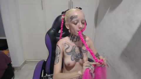 Snapshot of luna_rosita chatting on 02-02-25, 01:02 Luna online show from 02-02-25, 01:02