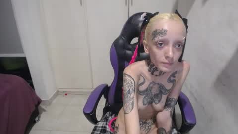 Snapshot of luna_rosita chatting on 02-03-25, 03:42 Luna online show from 02-03-25, 03:42