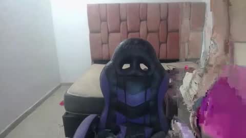 Snapshot of luna_rosita chatting on 02-11-25, 04:22 Luna online show from 02-11-25, 04:22