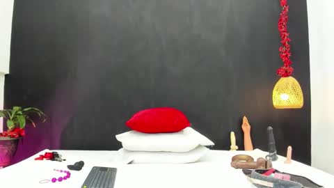 Luna online show from 09-13-25, 07:35