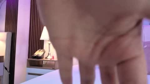 Snapshot of luna_star__18 chatting on 10-18-25, 12:17 A M M Y online show from 10-18-25, 12:17