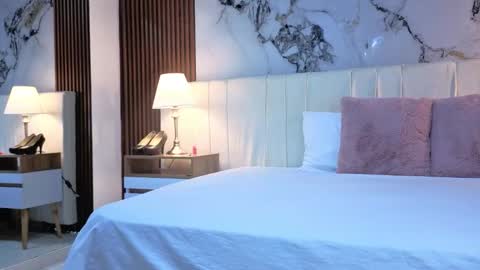 Snapshot of luna_star__18 chatting on 10-23-25, 11:42 A M M Y online show from 10-23-25, 11:42