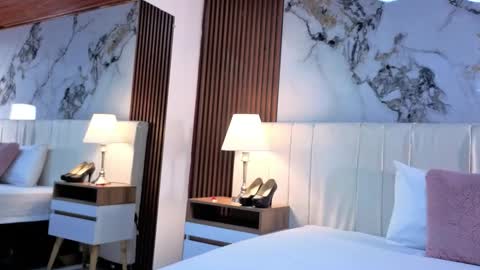 Snapshot of luna_star__18 chatting on 11-19-25, 11:32 A M M Y online show from 11-19-25, 11:32