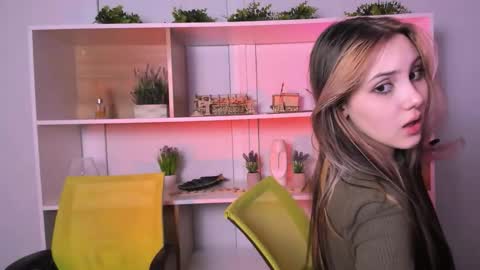 Snapshot of luna_tin chatting on 10-23-25, 07:01 Luna online show from 10-23-25, 07:01