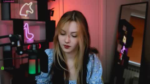 Snapshot of luna_tin chatting on 11-25-25, 12:16 Luna online show from 11-25-25, 12:16