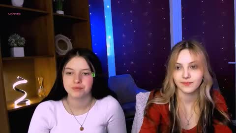 Snapshot of luna_tin chatting on 12-15-25, 06:06 Luna online show from 12-15-25, 06:06