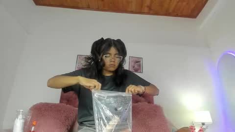 Snapshot of luna_velveth1 chatting on 02-02-26, 01:04 luna_velveth1 online show from 02-02-26, 01:04