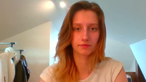 L U N A  online show from 02-21-25, 07:56